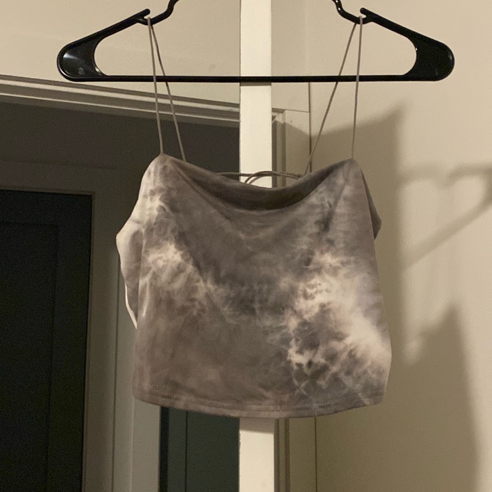 Love Streak women’s marble gray crop top